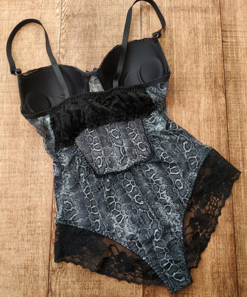 Body Karen costa cobra