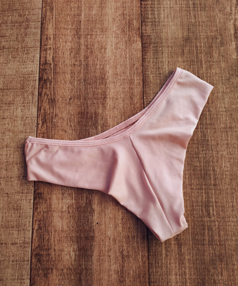 Calcinha Ludymila costas