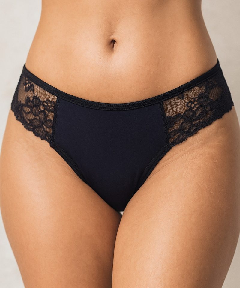 Calcinha Pimenta preto modelo frente